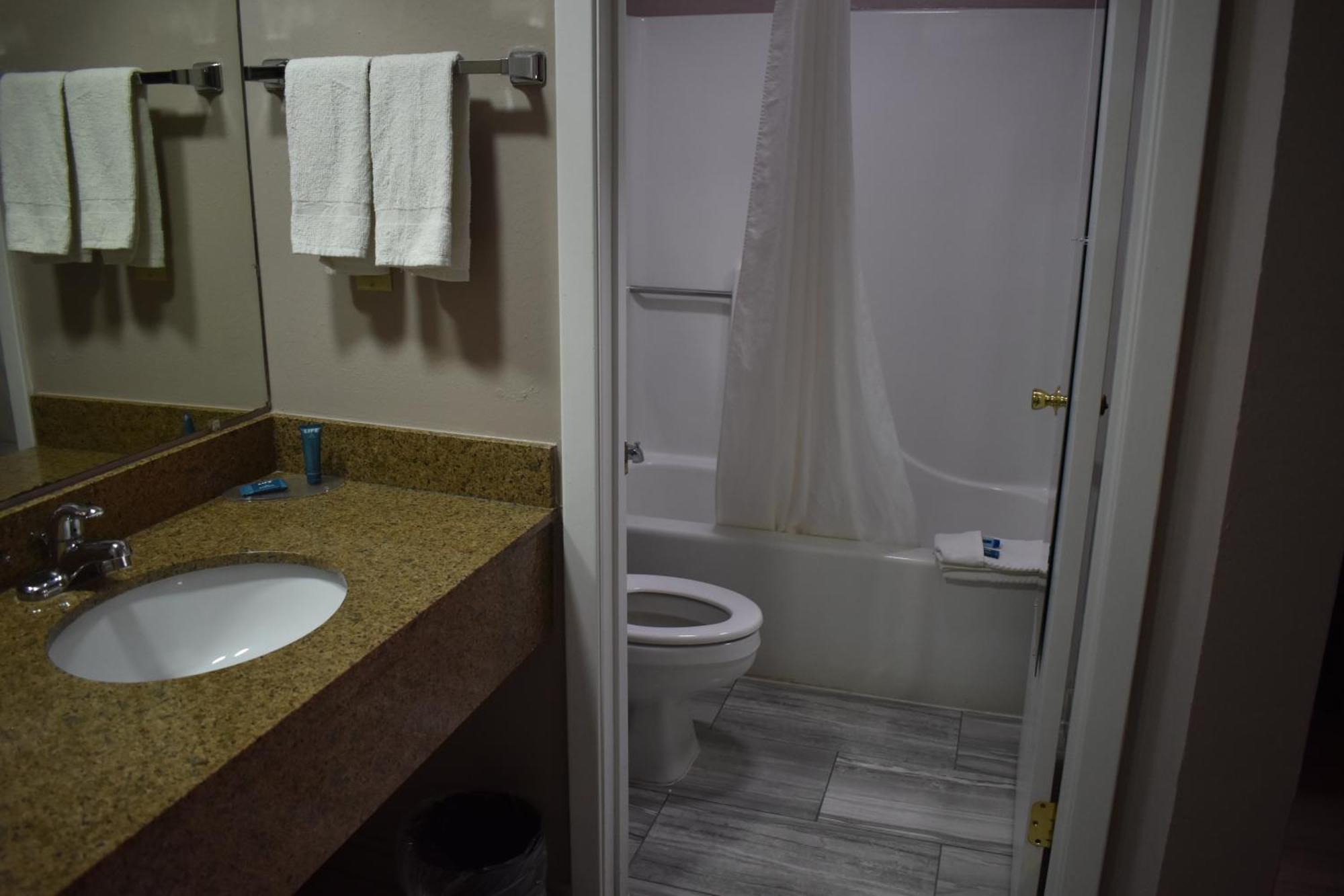 The Heritage Inn, Inc Huntingdon ภายนอก รูปภาพ